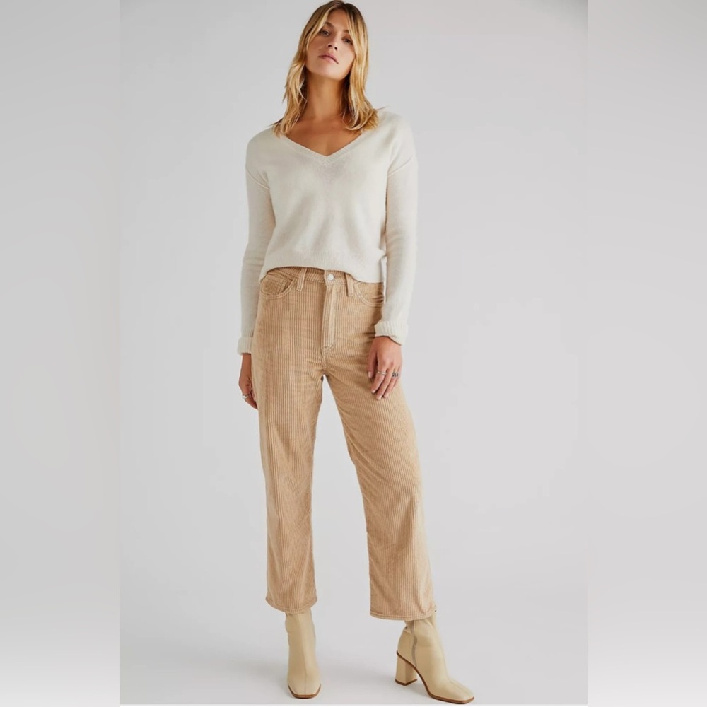 Levi's Women's Beige Corduroy Ribcage Straight Ankle Jeans